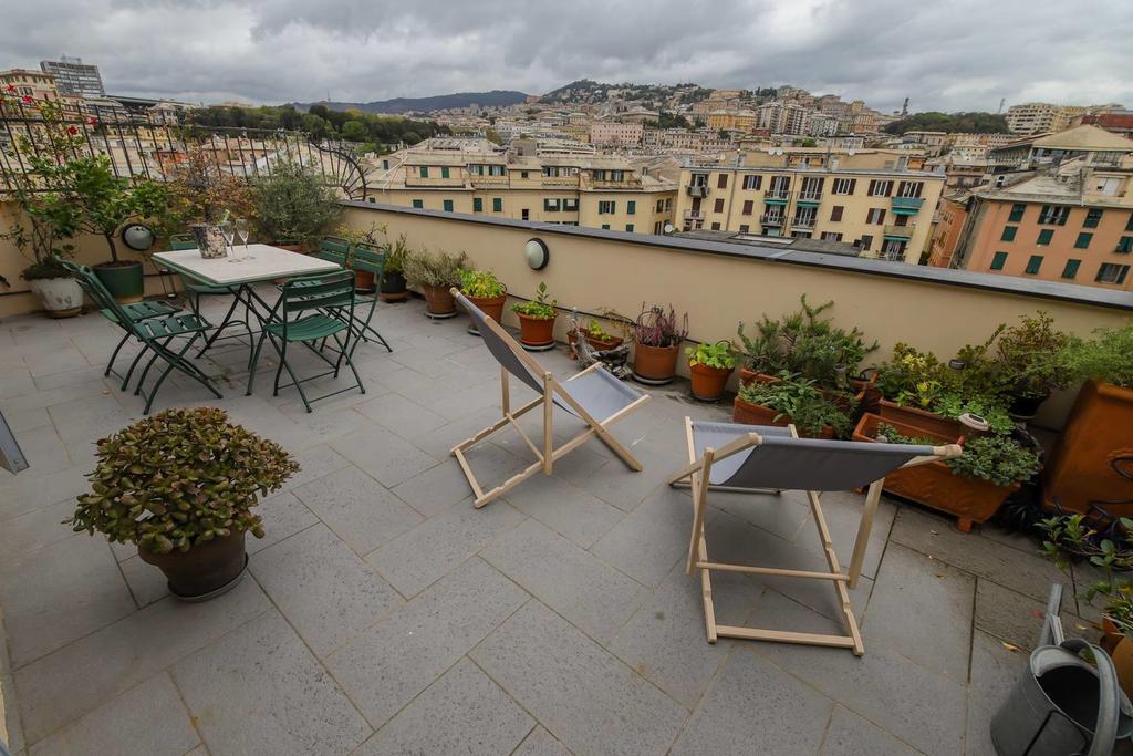 Altido Apt For 3 With Rooftop Balcony And Lovely Cityview Genua Exterior foto